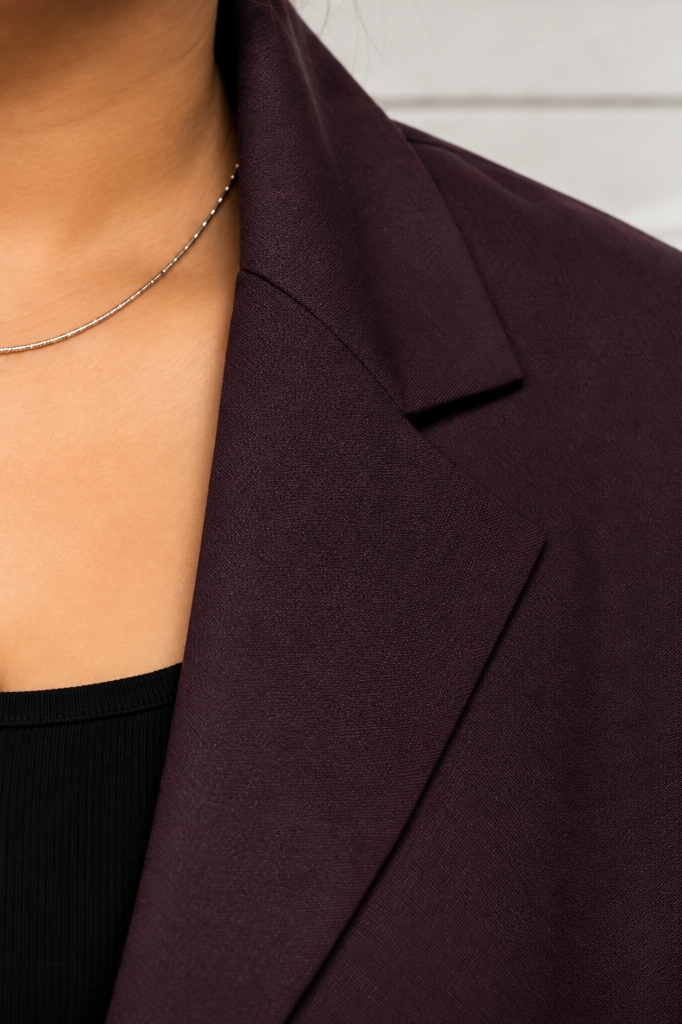 Featured detail - Lapel collar
